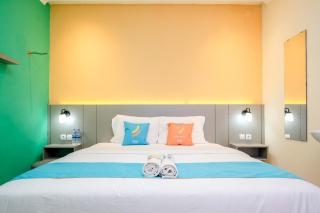 Sans Hotel Triplets near Jogja Expo Center Yogyakarta - Demangan - 0