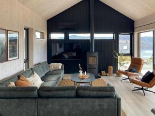 Panoramic Cabin With Sea View On Randøy - 9