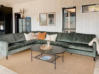 Panoramic Cabin With Sea View On Randøy - 6