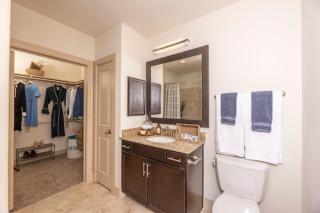 Spacious 2BR Condo at 7 Seventy - Houston - 4