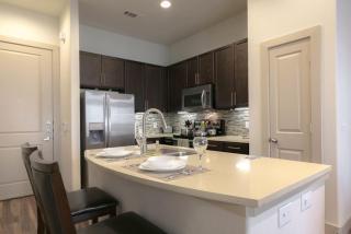 Spacious 2BR Condo at 7 Seventy - Houston - 9