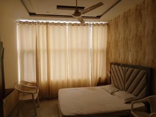 Hotel Golden Rooftop - Zirakpur - 8