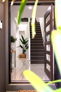 Waterfront Stay at Sunshine Villa - Maroochydore - 4