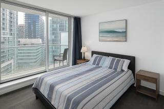Scenic City Living Elegant 2 Bedroom with Natural Light - Vancouver - 3