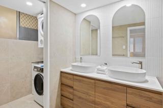 3 Bedroom Beachfront at Wyuna Apartments - Gold Coast - 6
