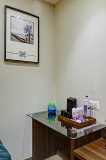 HOTEL OAK PLAZA - In-House Restaurant and Parking Near Connaught Place - 3