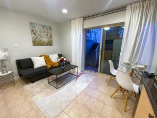 Bright 1-Bedroom Garden Suite, Sleeps 4, Near Downtown & YVR - Vancouver - 7