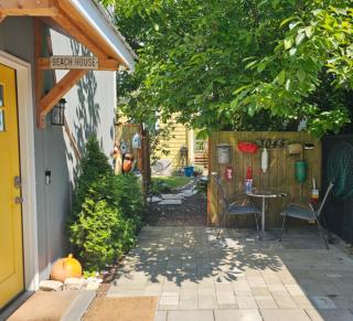 Alki Beach Cottage, NEW, 2 bedrooms, 2 bathrooms, near beach, AC, WD, Parking - Seattle - 9