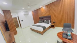 Hotel O Sector 18 Metro station - Noida - 7