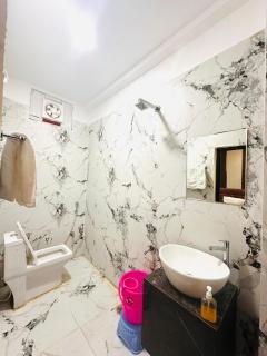 Hotel Airport Fly Inn - 1