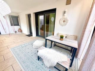 Scandi Apartment mit Terrasse und Parkplatz - 0