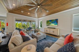 AcquaLuxe - Exquisite 2022 Lux Canal Home w Outdoor Oasis Pool Spa Dock SUP Kayaks Fire Pit - Anna Maria - 8