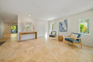 AcquaLuxe - Exquisite 2022 Lux Canal Home w Outdoor Oasis Pool Spa Dock SUP Kayaks Fire Pit - Anna Maria - 4