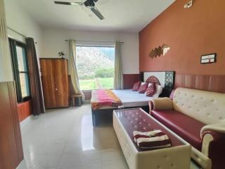 Hotel Thakur Villa by JK Adventures - Bhadarwāh - 1