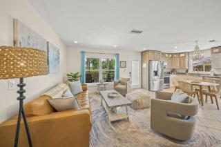 On Turtle Time - Beautifully Updated wHeated Pool Covered Porches Beach Gear Walk to Beach - Anna Maria - 5
