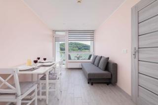 Wczasowa Apartment with Balcony Mountain View & Parking in Ustroń by Noclegi Renters - Ustroń - 4