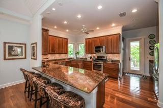 Casa Mariposa - Luxury Butterfly Garden Steps to Pine Ave PoolSpa Bikes 4 Houses to Beach - Anna Maria - 4