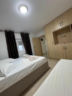 Rajan Apartament - Polisi i Vogël - 1