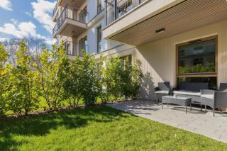 Gdańska Modern Apartment with Patio, Parking & Gym by Noclegi Renters - Danzig - 1