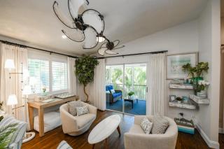 AMI Peppertree Paradise - Cozy Updated Home wHeated Pool on North End of Island 2 Houses to Beach - Anna Maria - 5