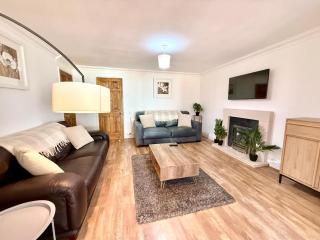 Southernwood House Sleeps 12 Parking and Wi-FI - 7