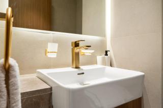 Luxury 1BR Apt Binghatti Amber Prime Location - 5