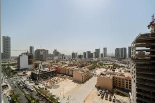 Luxury 1BR Apt Binghatti Amber Prime Location - 3