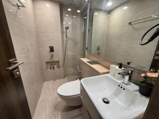 Lofty Dreams Skyline Apartment - 4