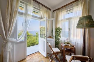 Leona Authentic Beachfront Villa 2BR APT - Opatija - 8