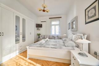 Leona Authentic Beachfront Villa 2BR APT - Opatija - 7