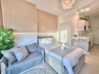 Instaworthy High Ceiling Staycation Studio at Azure - San Fernando - 9