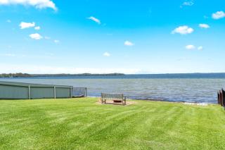Lake Haus - Absolute Waterfront - 1