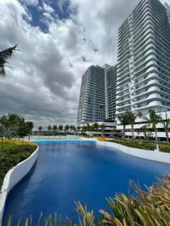 Instaworthy High Ceiling Staycation Studio at Azure - San Fernando - 2