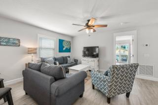 Family Tides - 2 Homes in 1 Steps to Beach w Rooftop Views Heated Pool Close to Bridge St - Bradenton Beach - 6