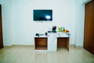 Hotel Red Brick By Admire Stay - Noida - 6