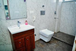 Hotel Red Brick By Admire Stay - Noida - 4