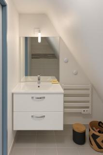 Charmant appartement 2 chambres entièrement rénové avec parking au calme tout en étant à deux pas des commerces et restaurants - 7