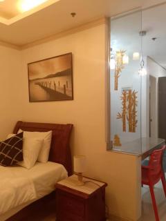 BirchTower Studio Condo with Balcony & Pool - Carosa Staycation - Manila - 2