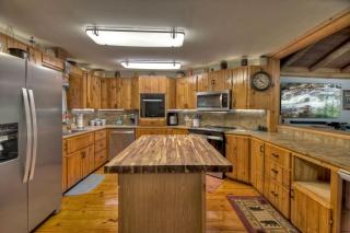 Bear Naked Hideaway - Relax in the hot tub with sounds from the nearby creek - Epworth - 2