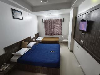 Om Sai Hotel and Guesthouse - Shirdi - 4