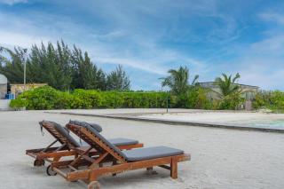 Hulhule Island Hotel- Private Beach Access & Airport Pick-up and Drop - Malé - 4