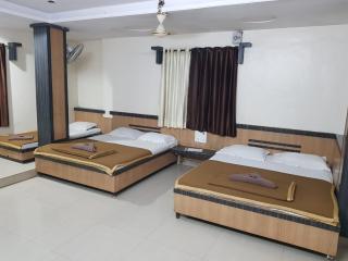 Om Sai Hotel and Guesthouse - Shirdi - 7