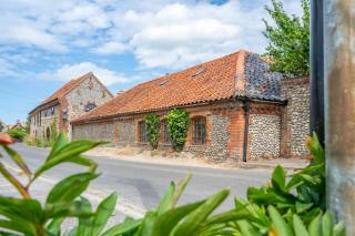 Bellas Barn by Big Skies Cottages - Weybourne - 4