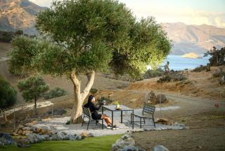 Secluded Luxury Villa w Jacuzzi & Stunning Views - Kali Limenes - 2