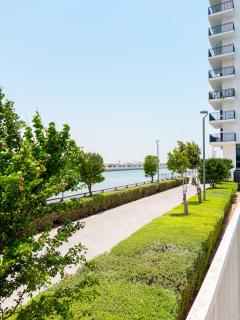 2 Bedroom Home Including Yas Theme Park Tickets - Abu Dhabi - 6