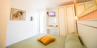 Resort Rocca di Vadaro - Beachfront Apartments, Rooms & Suites - Capo Vaticano - 2