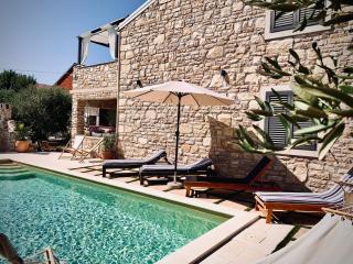 Ferienwohnungen Vi la Mare with Heated Pool - Zara (Zadar) - 1
