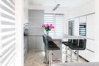August Getaway Spacious 2-Bedroom Sleeps 5 Free Parking - 5