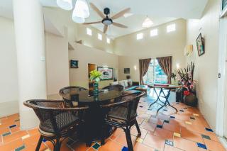 Batu Pahat Santalia Villa 4BR 12pax Private Pool by Our Stay - Batu Pahat - 8