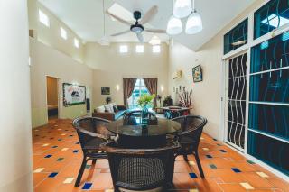 Batu Pahat Santalia Villa 4BR 12pax Private Pool by Our Stay - Batu Pahat - 9